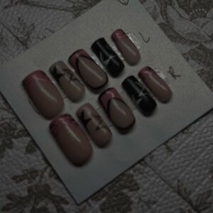 Elegant Pink,Black and white Nail Set